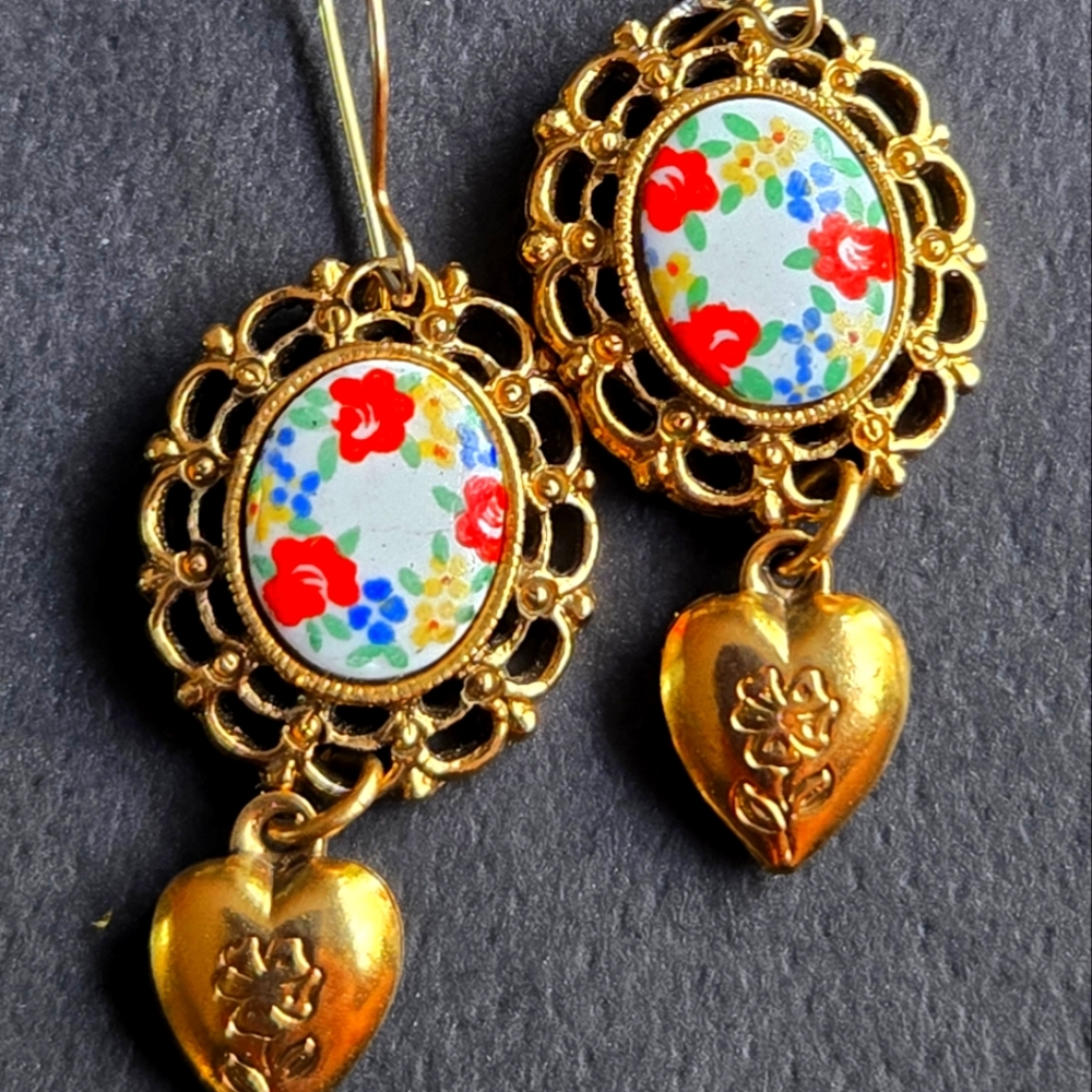 VTG💫1928 Brand Gold Floral Cabachon Dangle Earrings